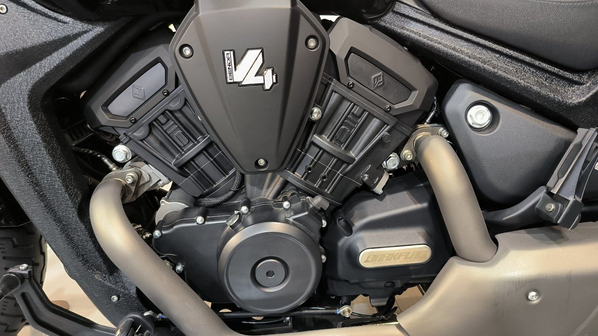 Benda Drak Flag 500, Động Cơ V4, Phuộc Nâng Điện, TCS, ABS tại Cần Thơ