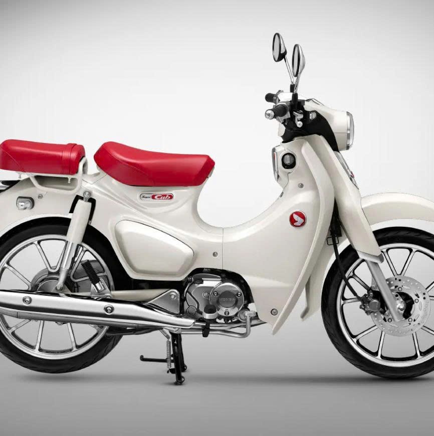 Honda Super Cub 125 Custom Edition 2025 màu trắng nhập khẩu Thái Lan