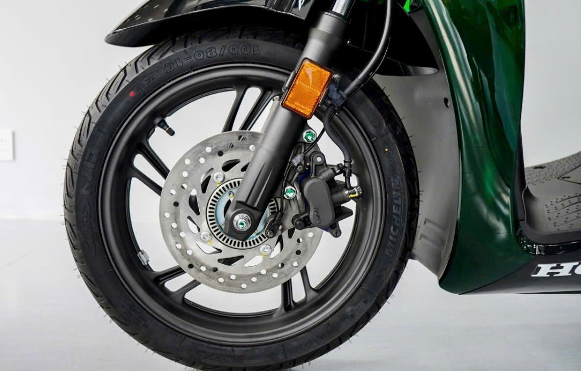 Xe trang bị phanh ABS trước và sau