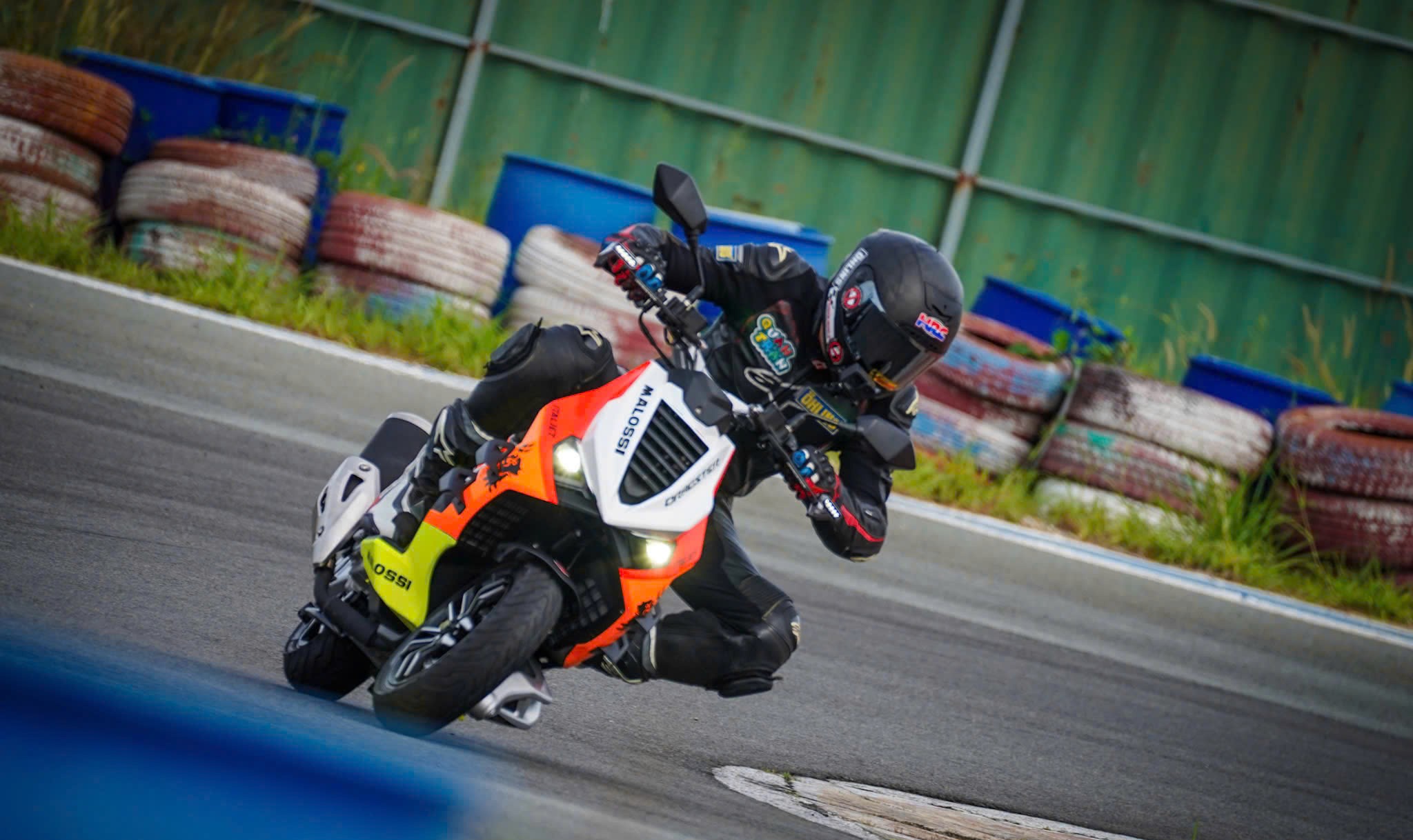 Bảng điều khiển kỹ thuật số với màn hình LCD cảm ứng rõ nét