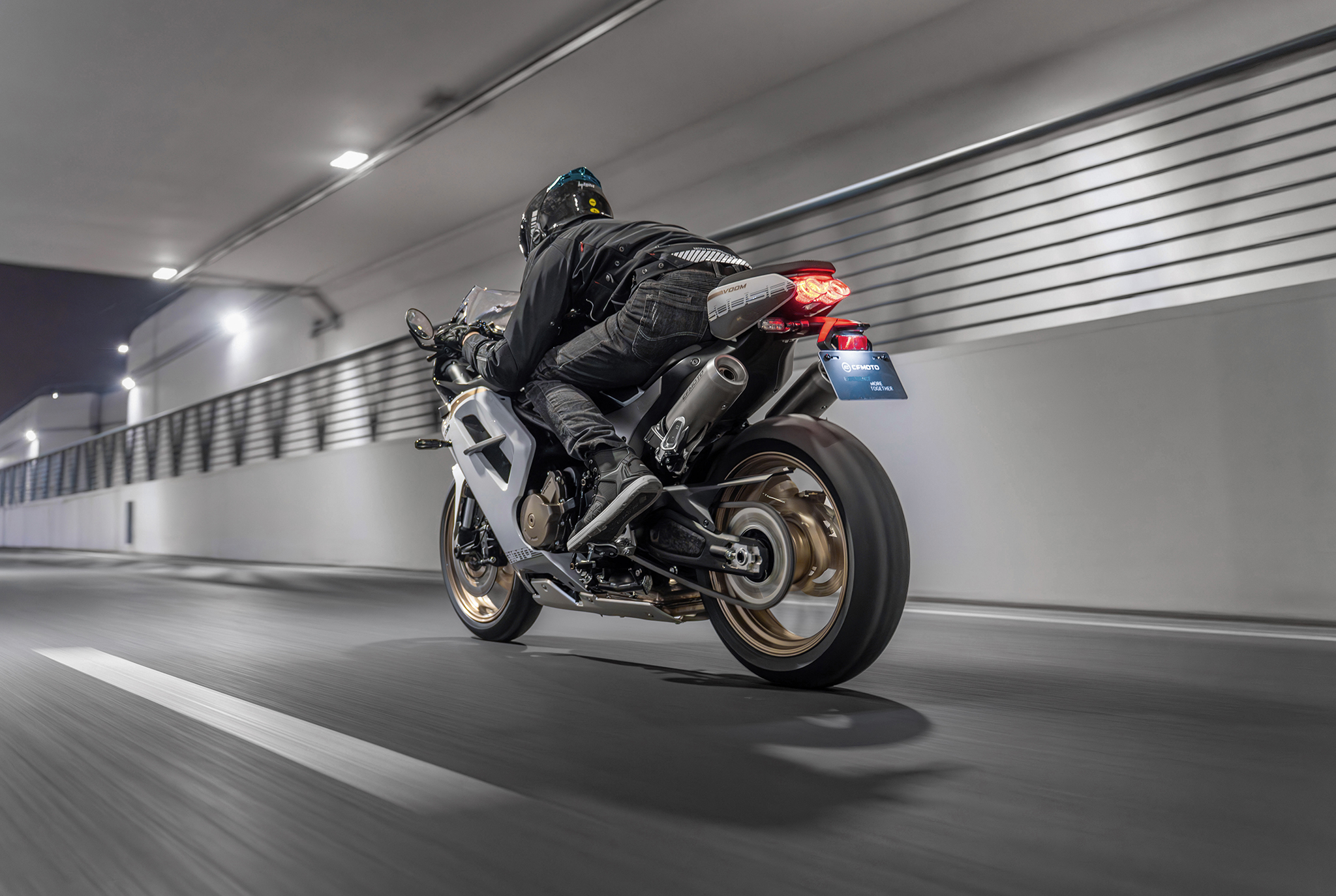 CF Moto VOOM 500SR, 4 Xi Lanh Thẳng Hàng, Retro Sport Độc Đáo