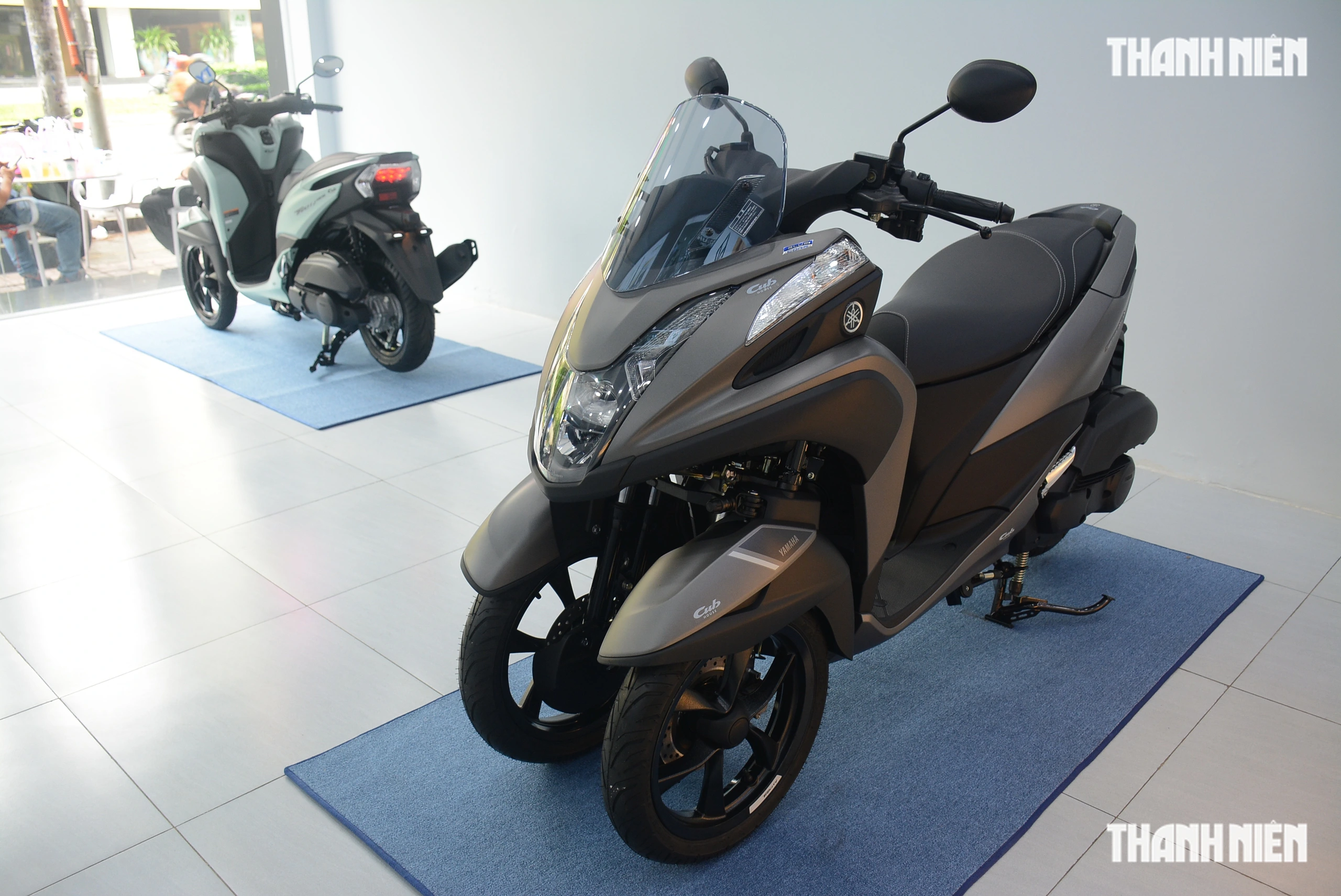 Yamaha Tricity 155 xe tay ga sử dụng bánh kép phía trước, có phanh tay đỗ xe 