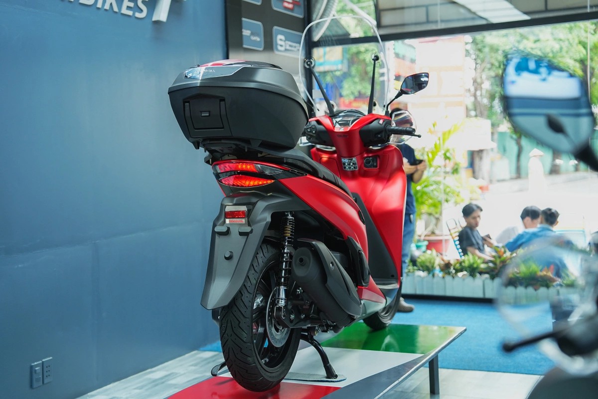 Honda SH350i 2025 nhập Italy đầu tiên về Việt Nam