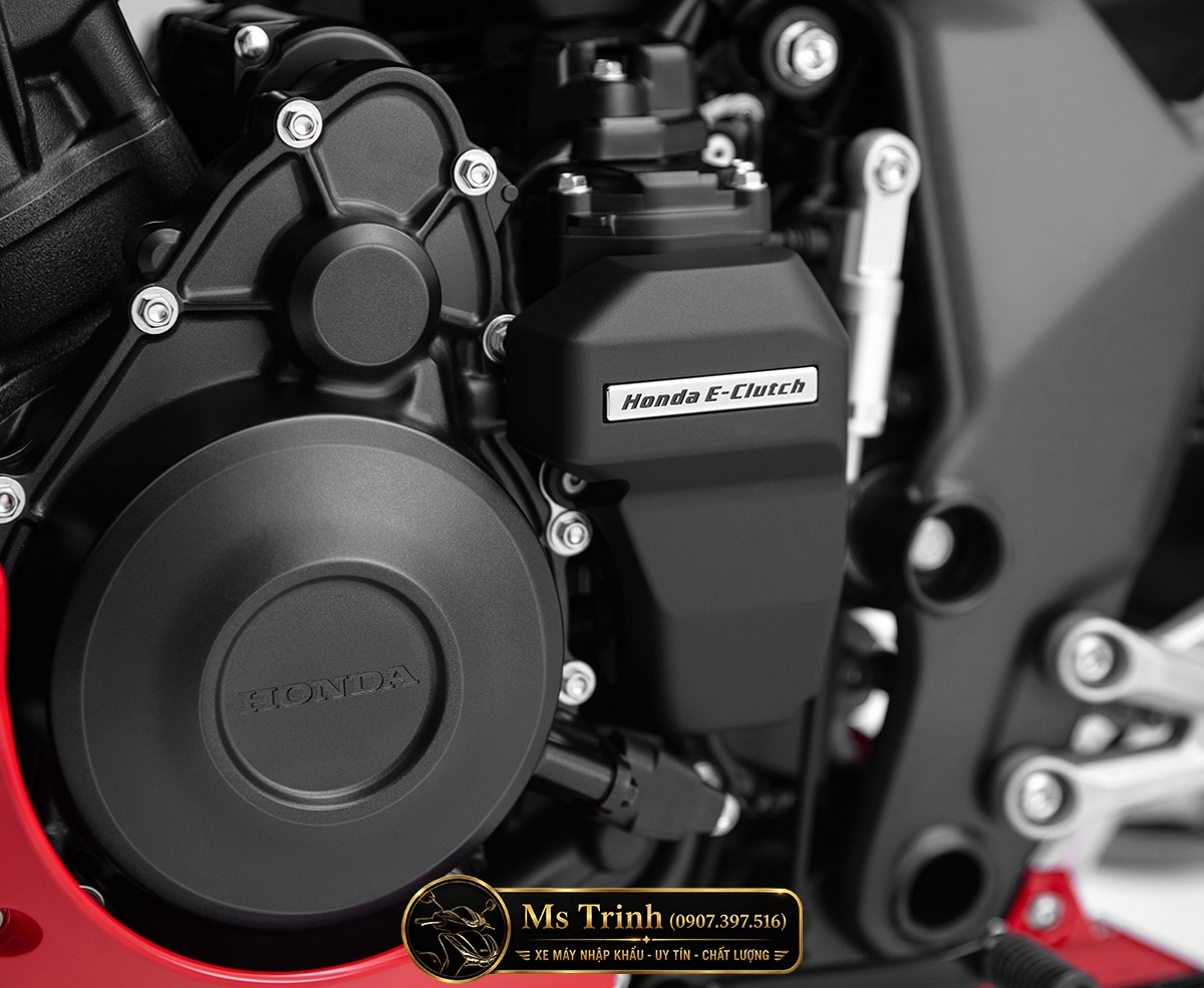 Honda CBR500R FOUR E-Clutch hỗ trợ sang số mượt mà khi chạy phố và đường trường