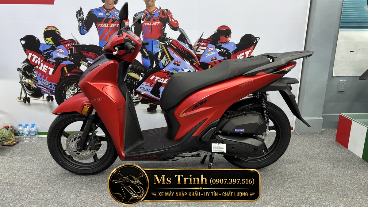 Honda SH150 Ý 2026 màu đỏ nhám dành cho người yêu xe tay ga cao cấp