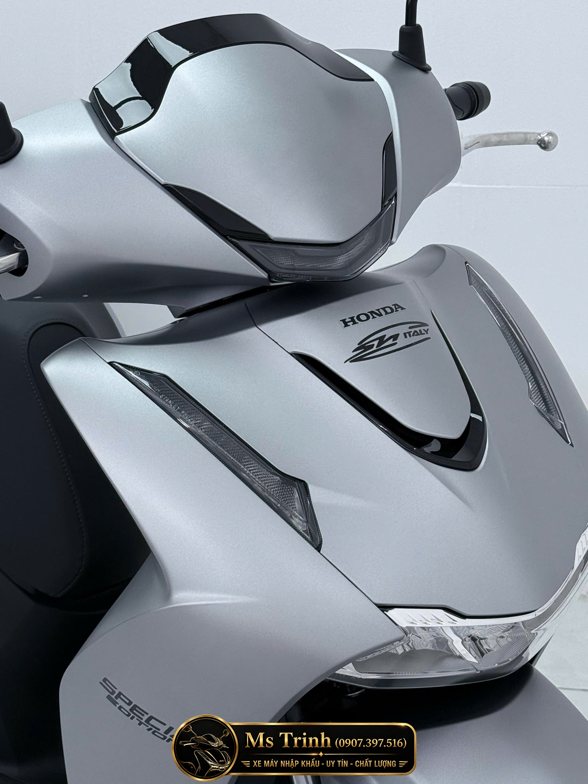 Mặt nạ Honda SH150i HMR màu bạc với biểu tượng SH Italy độc quyền